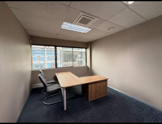 890M² OFFICE TO LET IN DE WATERKANT